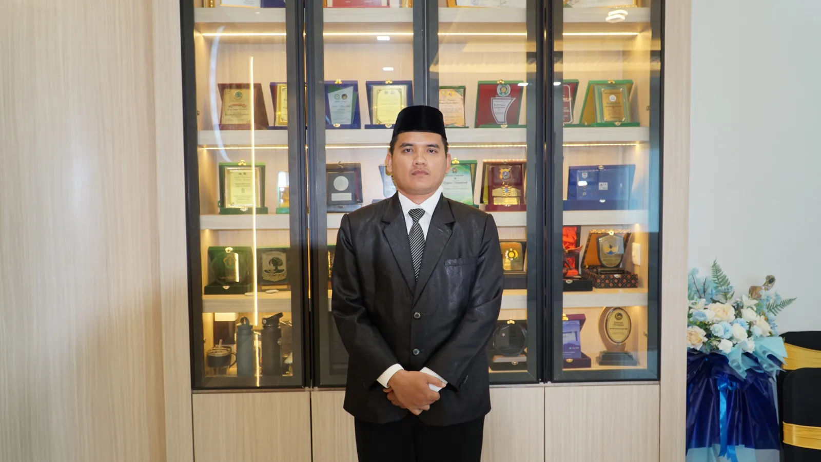 MENCARI KIAI KHARISMATIK DI PESANTREN | Dr. Dedi Sahputra Napitupulu, M.Pd